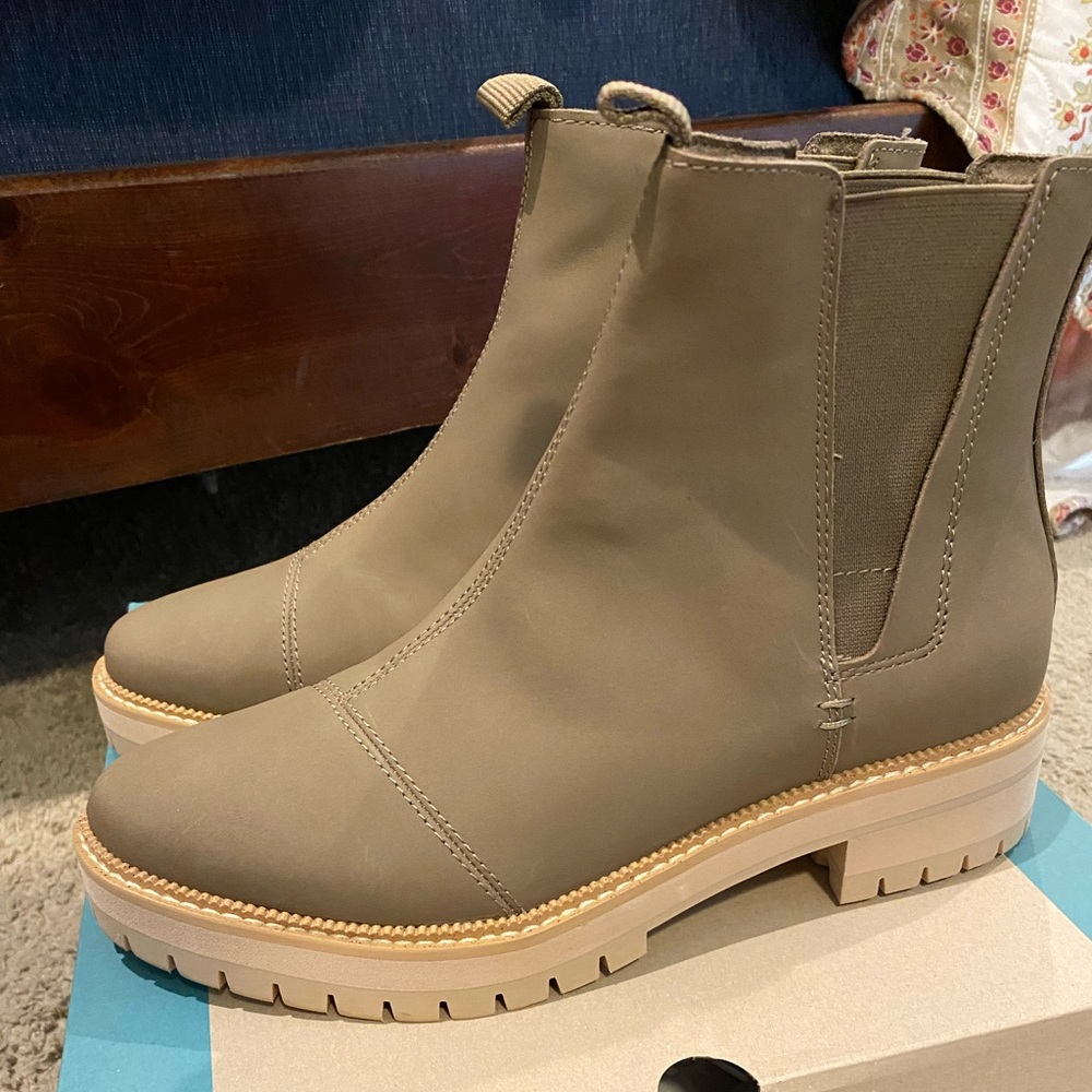 Toms Womens Dakota water resistant leather boots